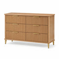 Commode en bois avec poignées dorées